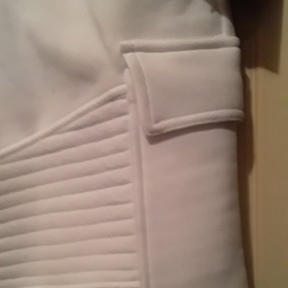 Aknowledge Womens White pull up shorts size L NWT - Picture 3 of 10